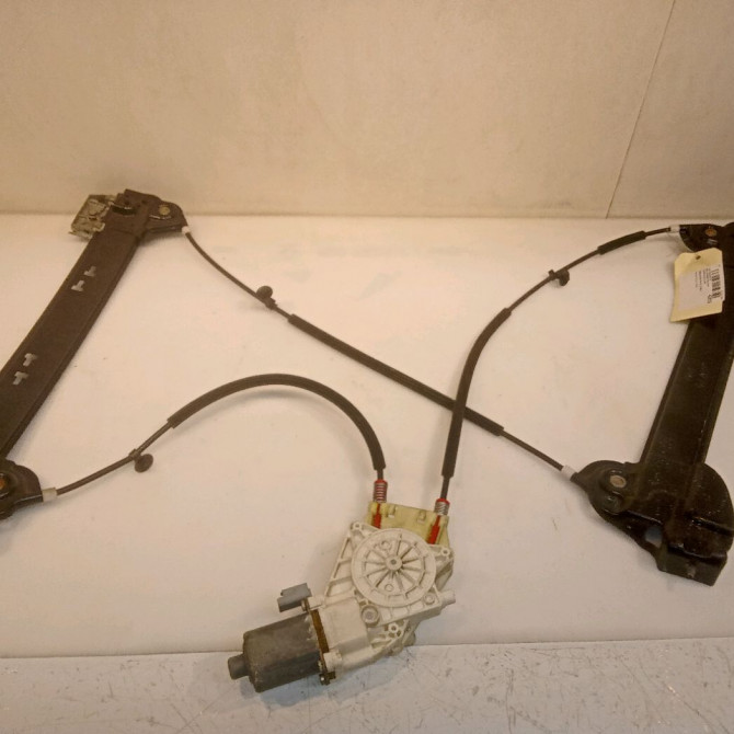 Mecanisme + moteur lève-glace avant droit occasion NISSAN MICRA III Phase 1 04-1995->04-1999 1.4i 88ch 80700BC00B 2