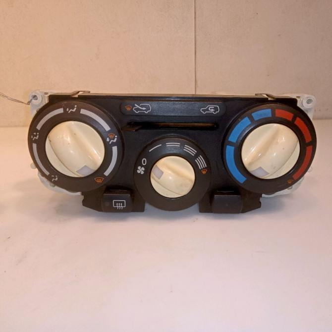 Commande de chauffage occasion NISSAN MICRA III Phase 1 04-1995->04-1999 1.4i 88ch 27515BC73B 1