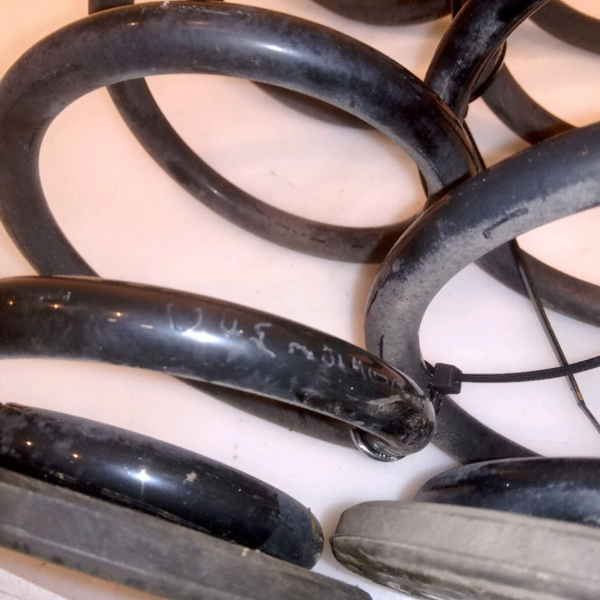 Ressort amortisseur ard occasion VOLKSWAGEN GOLF VI Phase 1 10-2008->04-2013 1.4 TSI 16v 122ch 1K0511115GA 3