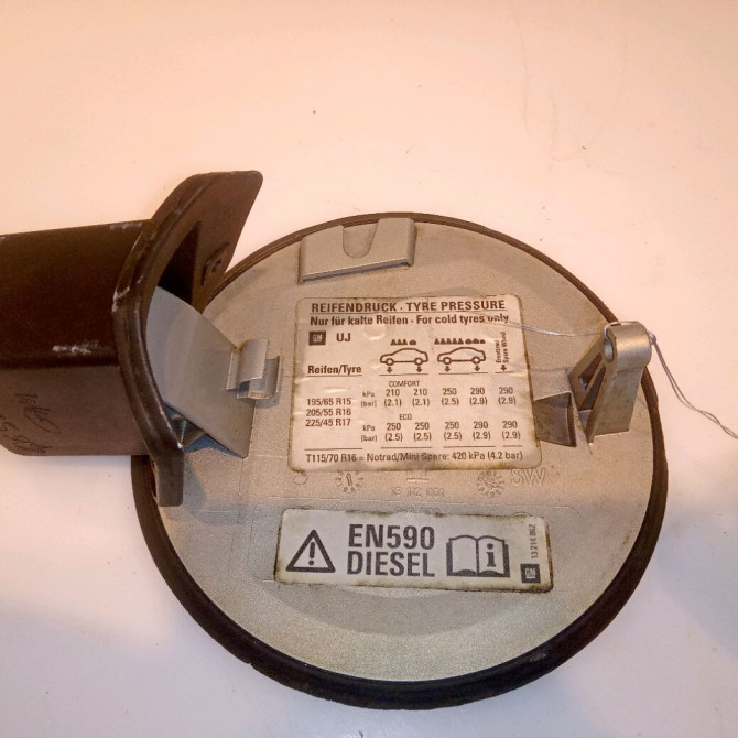 Volet de trappe carburant occasion OPEL ASTRA III ASTRA III Phase 1 2004-04-01->2006-12-31 1.7 CDTI 100ch 93182651 2