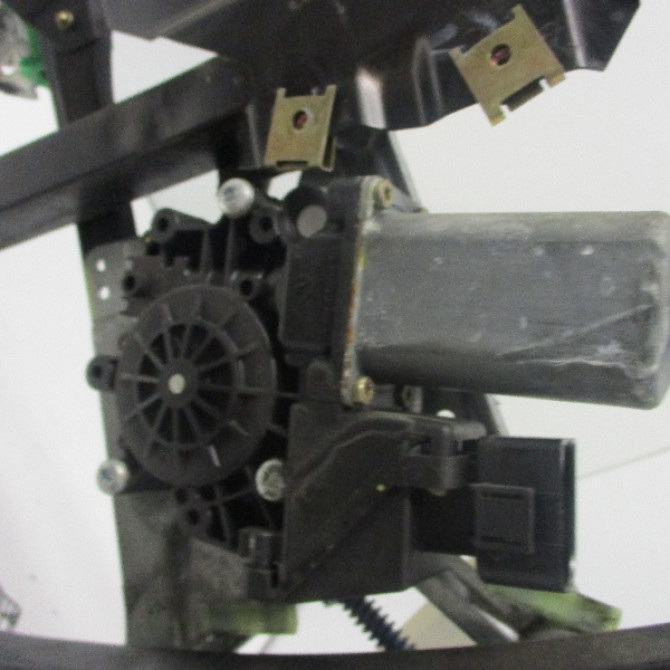 Mecanisme + moteur lève-glace avant droit occasion AUDI A4 I Phase 2 02-1999->01-2001 1.6i 8v 100ch 8D0837400A 2