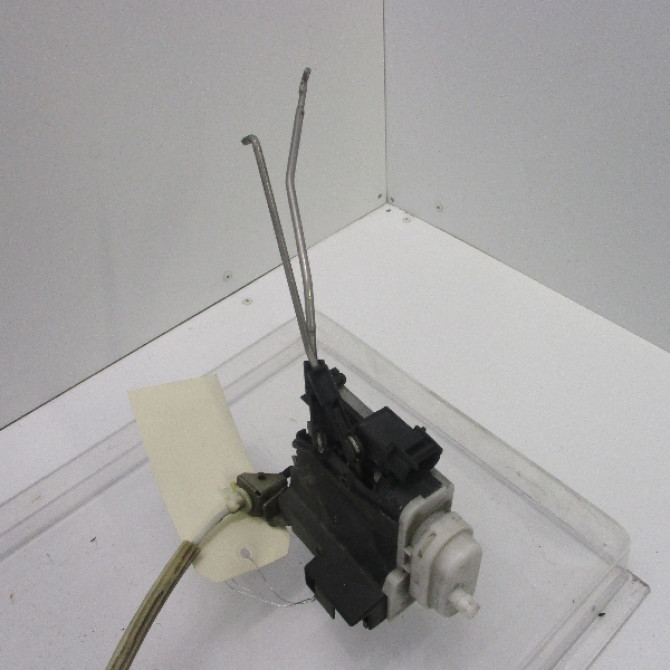 Serrure porte avd occasion AUDI A4 I Phase 2 02-1999->01-2001 1.6i 8v 100ch 8D1837016B 2