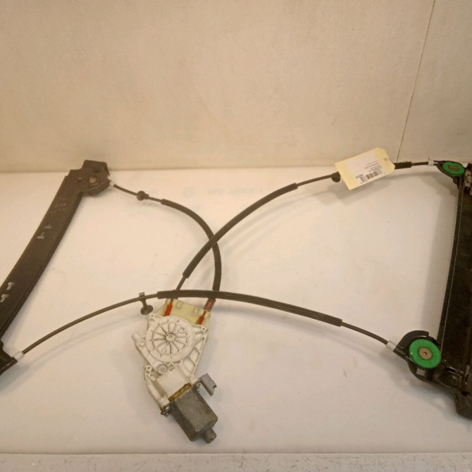 Mecanisme+moteur leve-glace avg occasion NISSAN MICRA III Phase 1 04-1995->04-1999 1.4i 88ch 80701BC00B 2