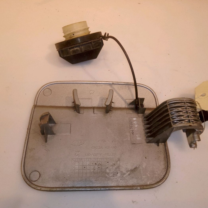 Volet de trappe carburant occasion KIA CARNIVAL I Phase 2 07-2001->06-2006 2.9 CRDI 144ch K53A42410A 2