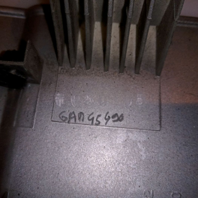 Volet de trappe carburant occasion KIA CARNIVAL I Phase 2 07-2001->06-2006 2.9 CRDI 144ch K53A42410A 3