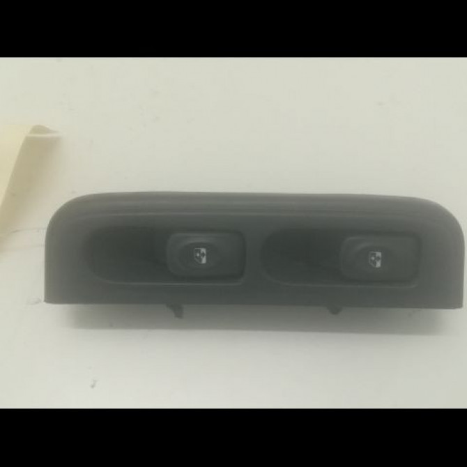 Commande lève-glace porte avant gauche occasion RENAULT CLIO II Phase 1 03-1998->06-2001 1.2 7700421119 1