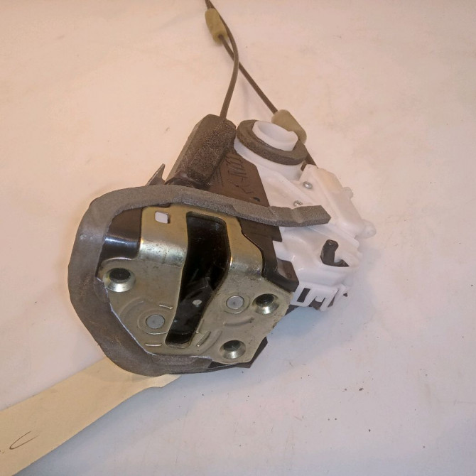 Serrure porte arg occasion TOYOTA PRIUS III Phase 1 04-1995->04-1999 1.8 Hybride 99ch 6906047090 2