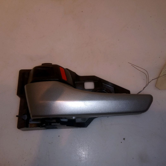 Poignee int porte arg occasion TOYOTA PRIUS III Phase 1 04-1995->04-1999 1.8 Hybride 99ch 6920647050C0 1