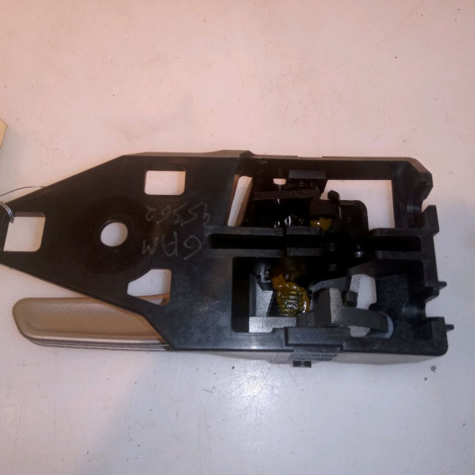 Poignee int porte arg occasion TOYOTA PRIUS III Phase 1 04-1995->04-1999 1.8 Hybride 99ch 6920647050C0 2