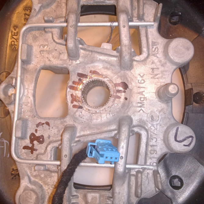 Volant de direction occasion PEUGEOT 2008 Phase 1 01-2013->... 1.6 E-HDI 92ch 3