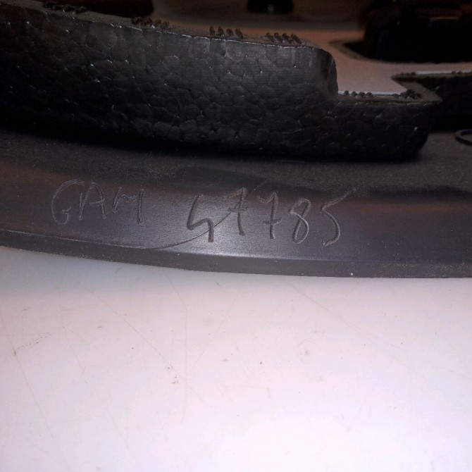 Coquille de volant occasion PEUGEOT 2008 Phase 1 01-2013->... 1.6 E-HDI 92ch 96728467ZD 3