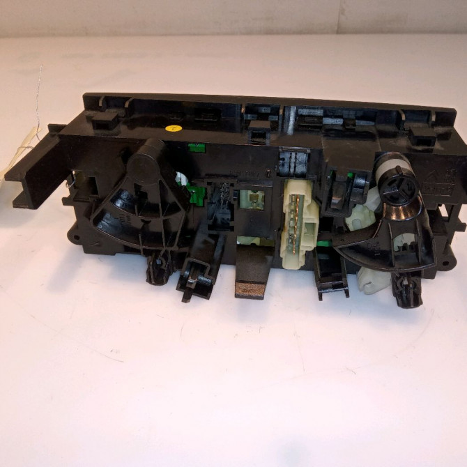 Commande de chauffage occasion PEUGEOT 207 Phase 1 04-2006->06-2013 1.4i 75ch 6452Q7 2