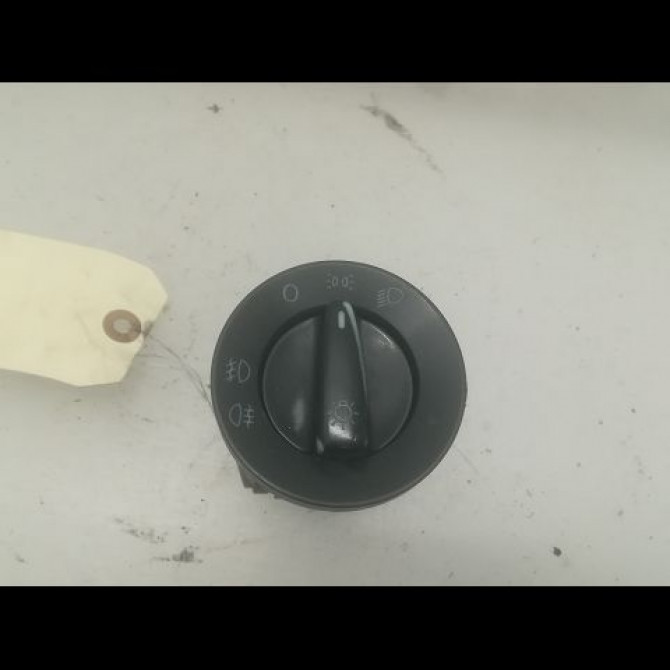 Interrupteur commande de phares occasion VOLKSWAGEN GOLF IV GOLF IV Phase 1 1998-01-01->2005-06-30 1.9 TDI 100ch 1C094153120H 1