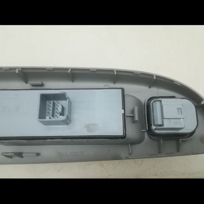 Commande lève-glace porte avant gauche occasion VOLKSWAGEN PASSAT V Phase 1 03-2005->10-2010 2.0 TDI 140ch 1K4959857CREH 3