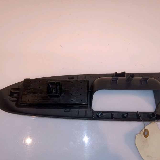 Commande lève-glace porte avant gauche occasion VOLKSWAGEN TOURAN I Phase 1 03-2003->12-2006 2.0 TDI 136ch 1K4959857CREH 2