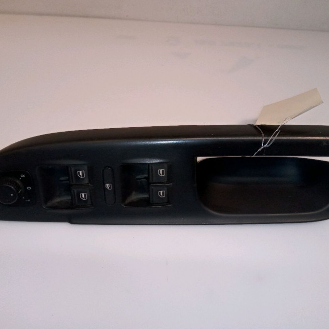 Commande lève-glace porte avant gauche occasion VOLKSWAGEN PASSAT VI Phase 1 10-2010->... 2.0 TDI 140ch 1K4959857CREH 1