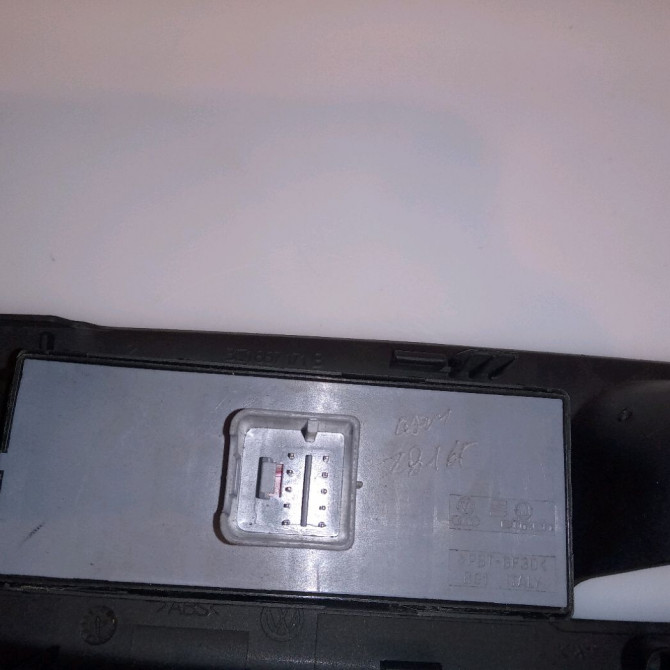 Commande lève-glace porte avant gauche occasion VOLKSWAGEN PASSAT VI Phase 1 10-2010->... 2.0 TDI 140ch 1K4959857CREH 3