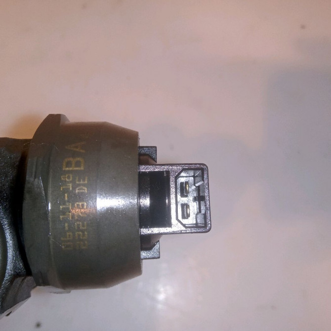 Injecteur occasion VOLKSWAGEN GOLF V Phase 1 11-2003->10-2008 1.9 TDI 90ch 38130073AG 3