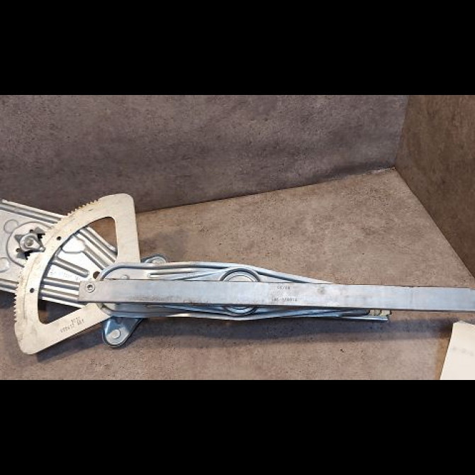 Mecanisme leve-glace arrière gauche occasion RENAULT SCENIC III Phase 1 04-2009->11-2011 1.5 DCI 105ch 827210005R 2