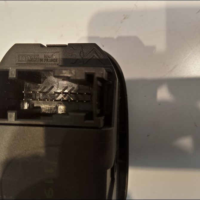 Commande lève-glace porte avant gauche occasion PEUGEOT 206 Phase 1 09-1998->03-2009 1.6i 16v 2