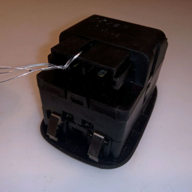 Commande lève-glace porte avant gauche occasion PEUGEOT 206 Phase 1 09-1998->03-2009 1.9 D 2