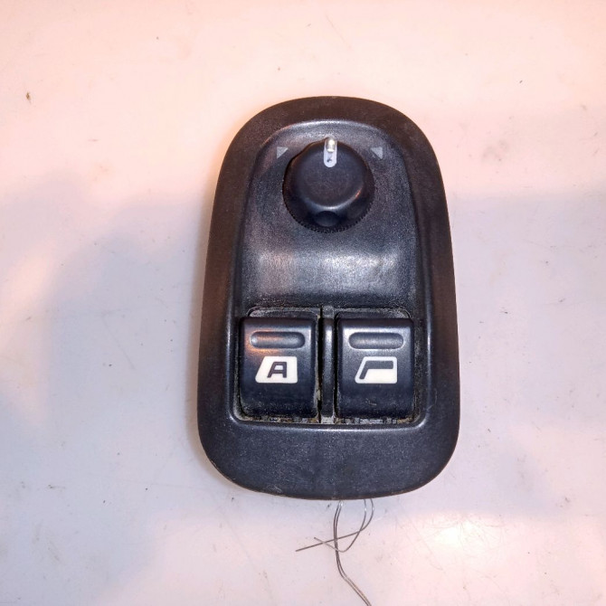 Commande lève-glace porte avant gauche occasion PEUGEOT 206 Phase 1 09-1998->03-2009 2.0i 16v 1