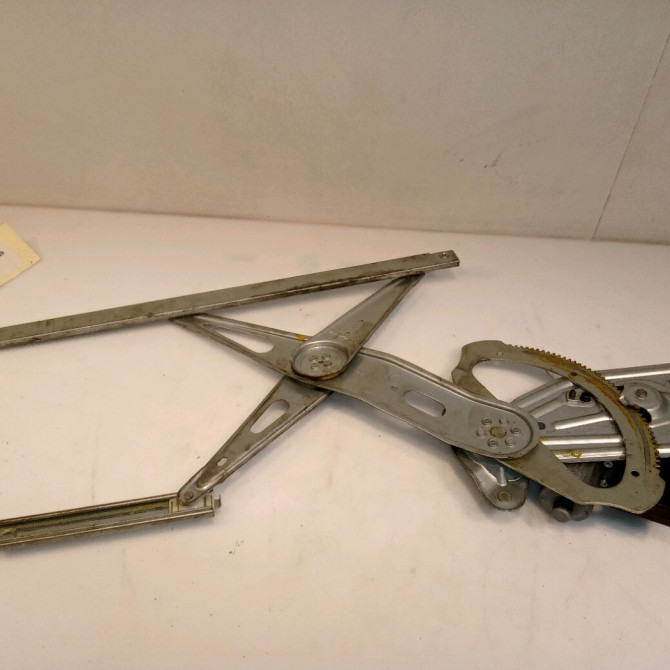 Mecanisme + moteur lève-glace avant droit occasion RENAULT SCENIC III Phase 3 04-2013->... 1.5 DCI 110ch 807205115R 2