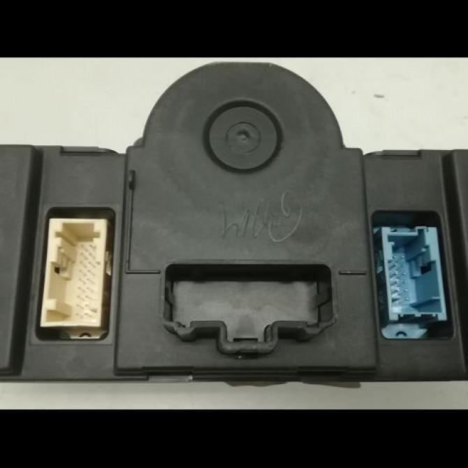 Commande de chauffage occasion RENAULT SCENIC II Phase 1 03-2004->09-2006 1.5 DCI 100ch 7701208975 3