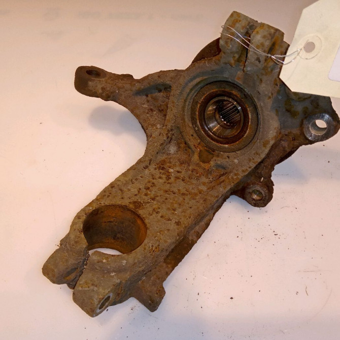 Moyeu avd occasion PEUGEOT 207 Phase 1 04-2006->06-2013 1.4 VTI 16v 95ch 330776 2