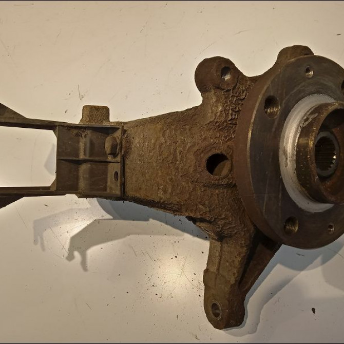 Moyeu avd occasion PEUGEOT 206 Phase 2 02-2003->02-2009 1.4i 88ch 330776 1