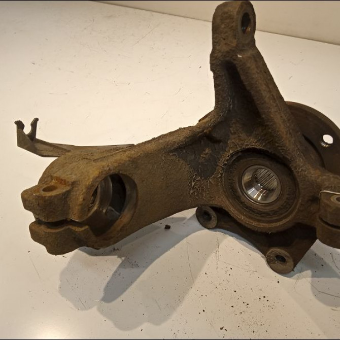 Moyeu avd occasion PEUGEOT 206 Phase 2 02-2003->02-2009 1.4i 88ch 330776 2