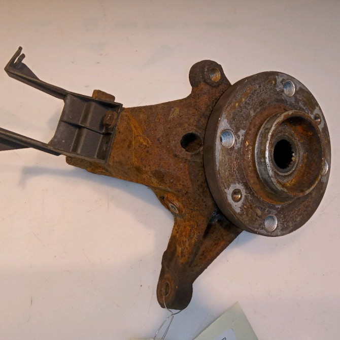 Moyeu avd occasion PEUGEOT 206 Phase 2 02-2003->02-2009 1.4 HDI 70ch 330776 1