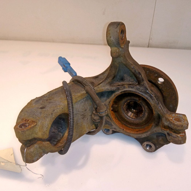 Moyeu avd occasion PEUGEOT 208 208 Phase 1 2012-03-01->2015-09-30 1.2 VTI 82ch 330776 2