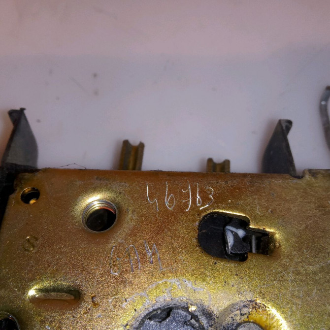 Serrure porte avg occasion FIAT PUNTO I Phase 1 11-1993->10-1999 1.1i 54ch 46759840 5