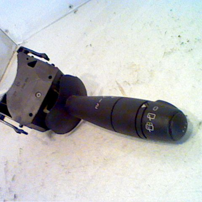 Commande essuie glace occasion RENAULT TWINGO II Phase 1 06-2007->11-2011 1.2i 60ch 7701048915 1