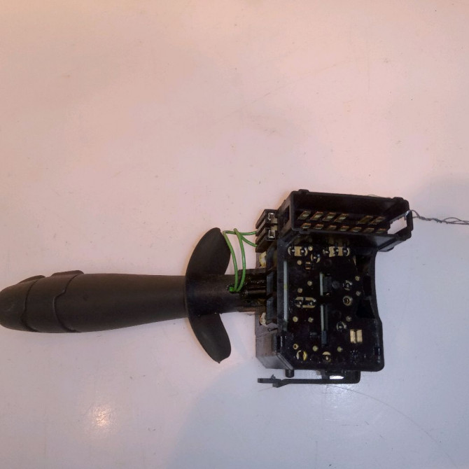 Commande essuie glace occasion RENAULT ESPACE IV Phase 1 09-2002->03-2006 2.2 DCI 7701048915 2