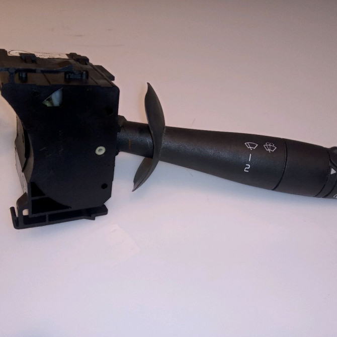 Commande essuie glace occasion RENAULT TWINGO II Phase 1 06-2007->11-2011 1.2i 16v 75ch 7701048915 1