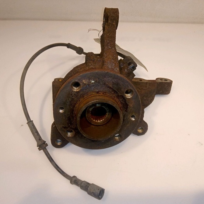 Moyeu avd occasion RENAULT MEGANE I Phase 2 03-1999->06-2003 1.6 16v 8200208332 1