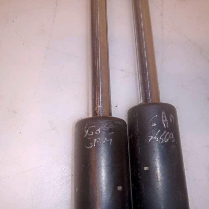 Verin droit hayon occasion RENAULT ESPACE IV Phase 2 03-2006->07-2012 2.0 DCI 175ch 8200021975 2