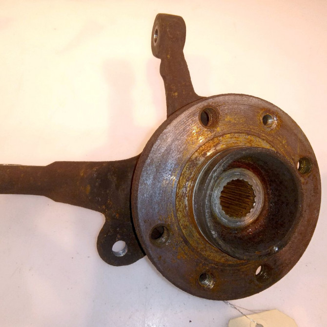 Moyeu avg occasion RENAULT 19 Phase 2 04-1992->04-1997 1.9 D 8200208332 1