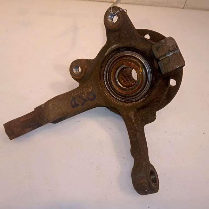 Moyeu avg occasion RENAULT 19 Phase 2 04-1992->04-1997 1.9 D 8200208332 2