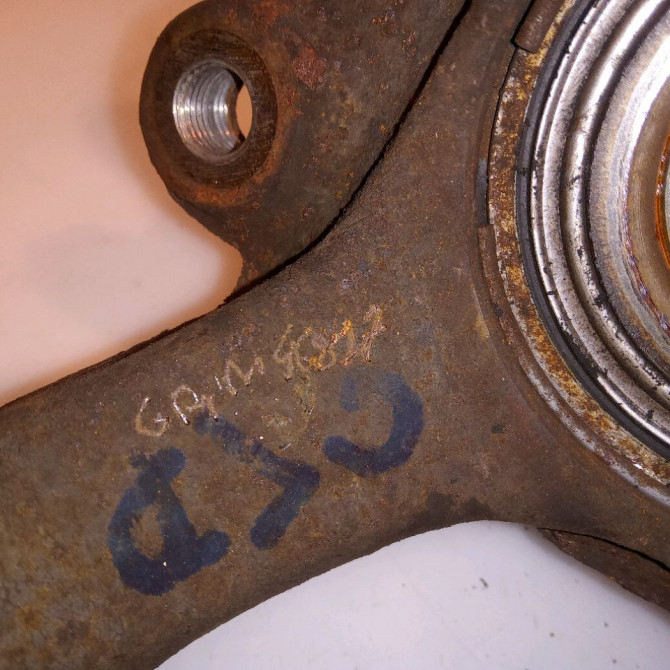 Moyeu avg occasion RENAULT 19 Phase 2 04-1992->04-1997 1.9 D 8200208332 3