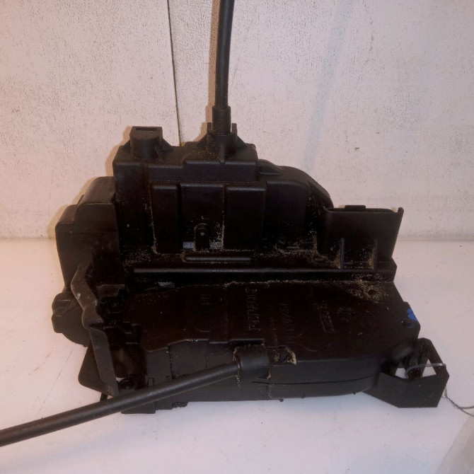 Serrure porte ard occasion RENAULT MEGANE III Phase 1 04-1995->04-1999 1.9 DCI 130ch 825028873R 2