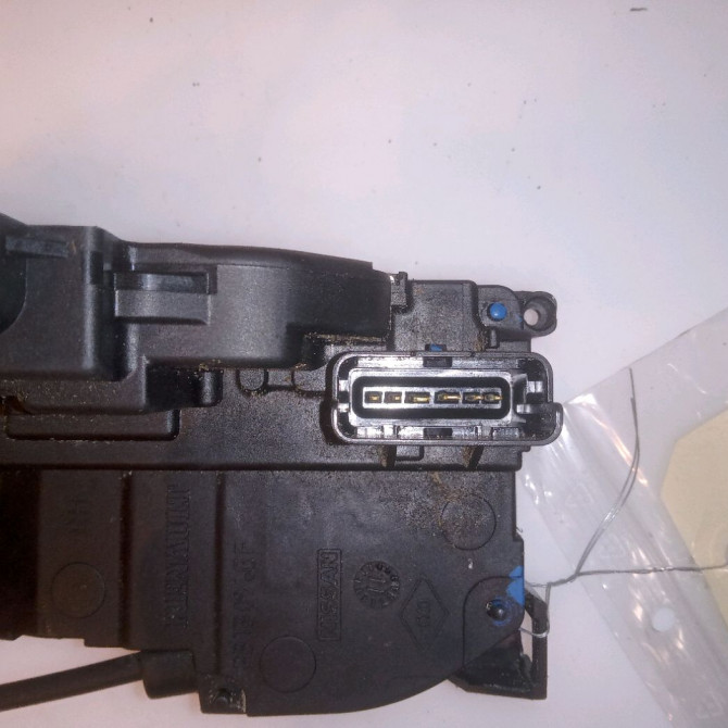 Serrure porte ard occasion RENAULT MEGANE III Phase 1 04-1995->04-1999 1.9 DCI 130ch 825028873R 4