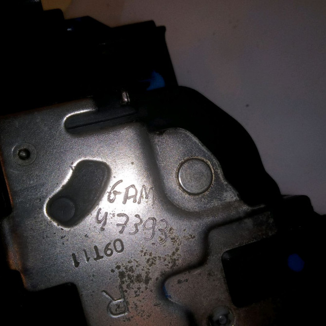 Serrure porte ard occasion RENAULT MEGANE III Phase 1 04-1995->04-1999 1.9 DCI 130ch 825028873R 5