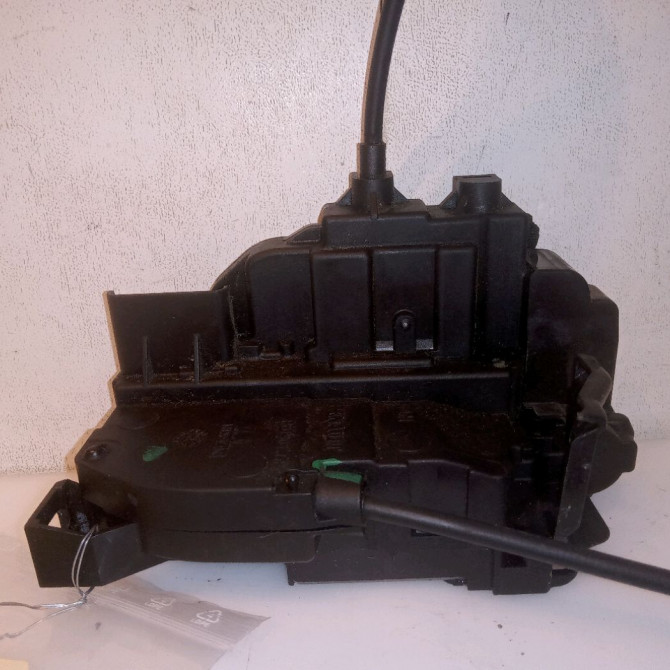 Serrure porte arg occasion RENAULT MEGANE III Phase 1 04-1995->04-1999 1.9 DCI 130ch 825030574R 2