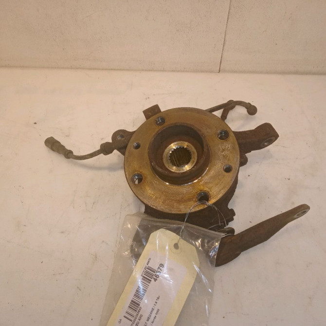 Moyeu avg occasion RENAULT MEGANE I Phase 2 03-1999->06-2003 1.6 16v 8200208332 1