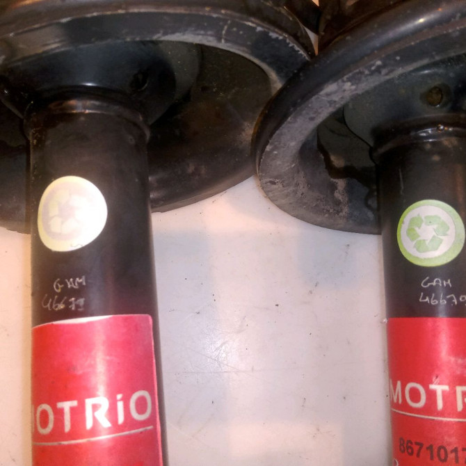 Amortisseur avant droit occasion RENAULT MEGANE I Phase 2 03-1999->06-2003 1.6 16v 543021082R 2