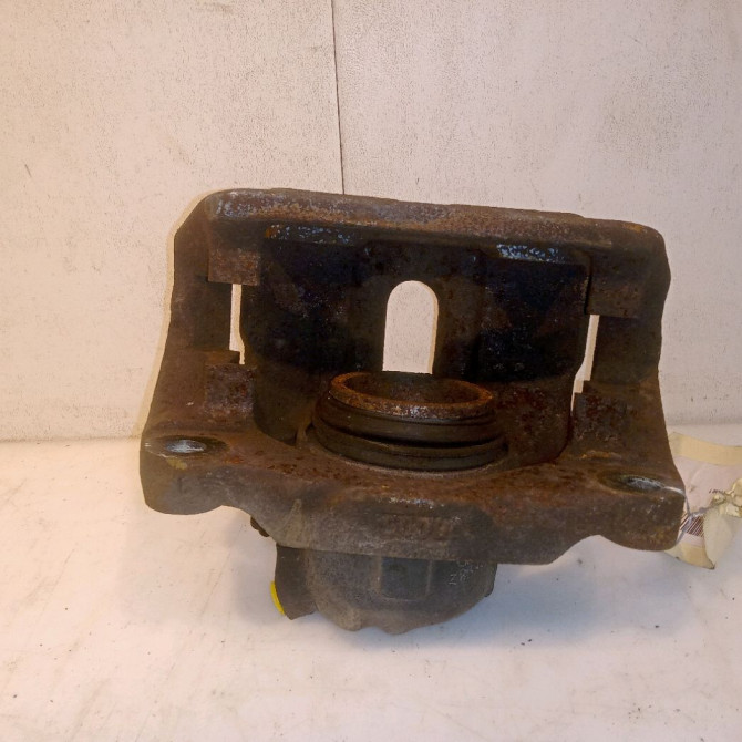 Etrier de frein avant droit occasion RENAULT LAGUNA I Phase 1 01-1994->04-1998 7701203662 3