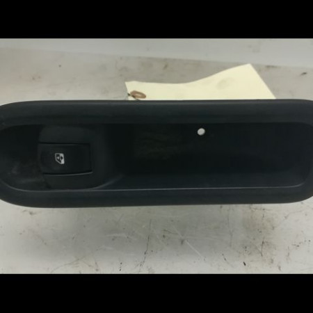 Commande lève-glace porte avant droite occasion RENAULT CLIO III Phase 1 09-2005->03-2009 1.5 DCI 70ch